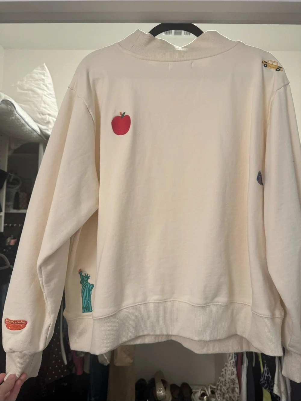 PARKE NEW YORK DROP Cream Crewneck Sweatshirt with Red Apple Patch - Picture 3 of 4